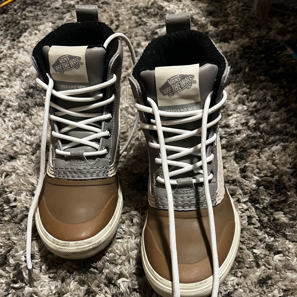 Women’s Vans snow boots size 8